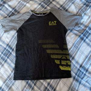 EA7 T-shirt i fint sick
