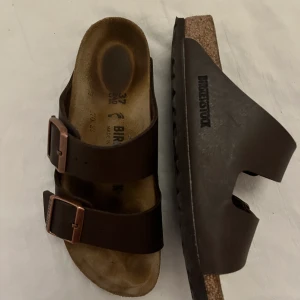 Sparsamt använda birkenstock - Använda 4 veckor på jobb inomhus.