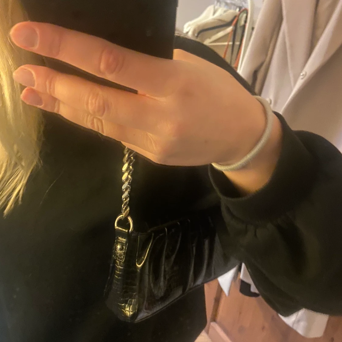 Svart väska med kedja - 91