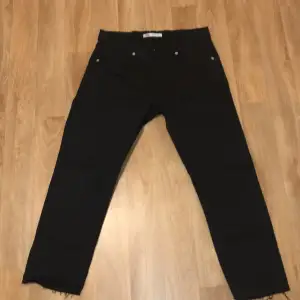 Zara svarta jeans   31 - 40 