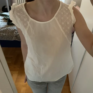 Supergullig topp💘 - Säljer denna supergulliga topp, perfekt till sommaren! Meddela gärna om du har några frågor💓