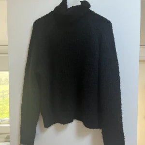 Stickad tröja - Supermjuk stickad med polokrage från nakd 💙