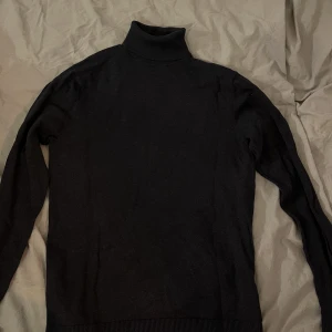 Polotröja marinblå - Polotröja bra skick.