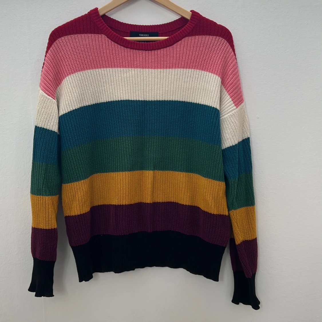 Färgglad stickad tröja 