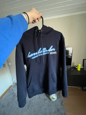 Hoodrich tröja - En hoodrich tröja som jag köpte för några månader sen men har aldrig användt/ tar även byten