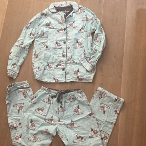 Pyjamas set från PJ Salvage, XS - Turkos pyjamas från PJ Salvage i storlek XS. Endast använd ett fåtal gånger och i mycket gott skick!