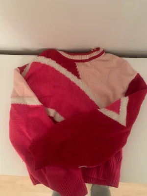 Other stories stickad  - Min älskade stickade tröja från other stories som passar året runt! Speciellt nu under afterski, har dessvärre för många stickade…