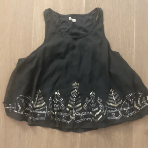 Grått linne från Hollister, XS - Grått linne från Hollister i storlek XS. Använd en del men i gott skick.