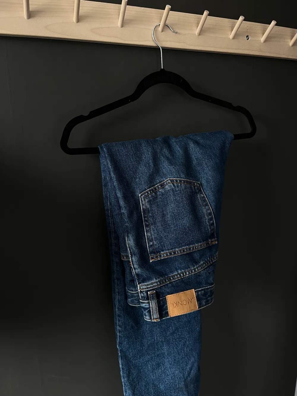 Taiki jeans från monki. Sparsamt använda, inköpta i höstas. Raka blåa jeans.. Jeans & Byxor.