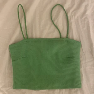 Grön grop top - Grön top från Gina Tricot, aldrig använd med prislappen kvar