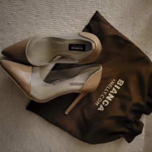 Bianca klackar stl 38 - Klackar stl 38 från Bianca. Oanvända. 10,5cm hög klack