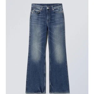 Weekday Glow jeans - Weekday jeans i modellen Glow, färg Vintage Blue. Storlek 29 och längd 34. Precis som nya!🌸 Nypris 600 kr.