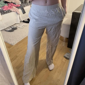 Snygga linnebyxor från JJXX - Skit snygga linnebyxor från Trend House, märket JJXX🫶🏻Använt endast 1 gång🫶🏻Köpte för 599kr!!