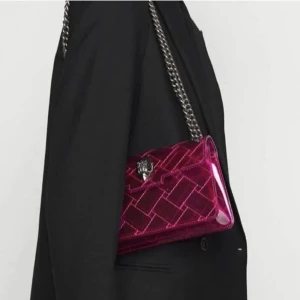 Kurt geiger väska  - En så fin Kurt geiger väska med en så härlig färg men tyvärr så kommer den aldrig till användning💗💗