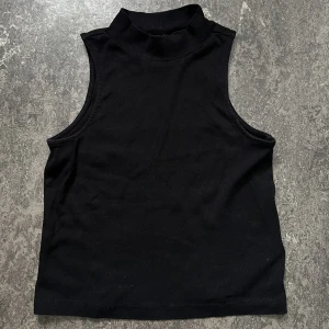 Kortärmad polo / topp  - Sitter lika bra som S och M. 