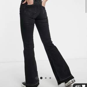 Low waist bootcut jeans