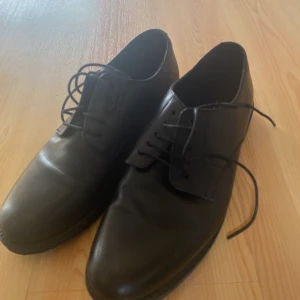 Finskor/ herrskor/ balskor - Köppte på sellpy, men har självt inte använt dom, ser inte ut som att någon annan har gjort de häller. 👍🏻 pris kan diskuteras, har inte häller räknat ut frakten än