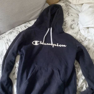 Champion hoodie - Ganska använd skik 6/10 ny pris ungefär 620kr