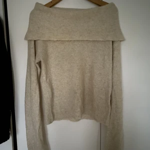 Stickade tröjor  - I bra skick storlek L 