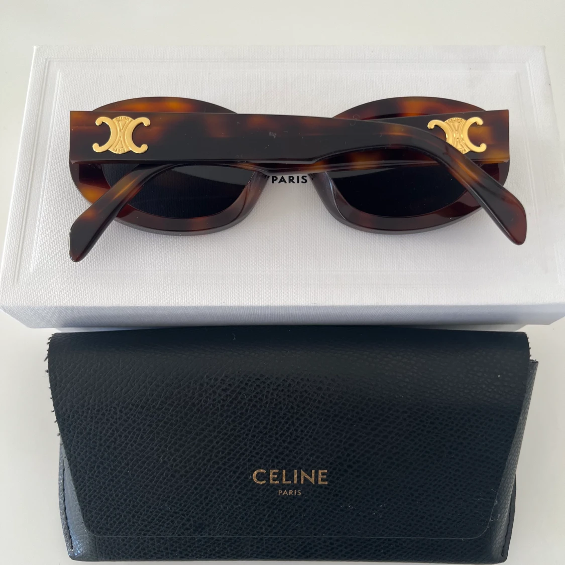 Celine Triomphe Solglasögon säljes 