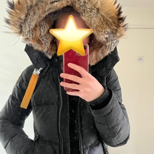 Parajumper - Säljer min parajumper som är i storlek xs men passar även s! Inköpt på johnells! 