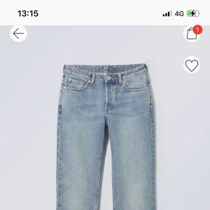Weekday jeans - Fråga om med bilder!!! Säljer mina helt oanvända jeans från weekday då det ej passade alls, har  prislappen kvar. Det är i storlek 27/32. Ordinarie pris 599kr 
