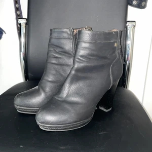 skor - fin högklack skor i storlek38