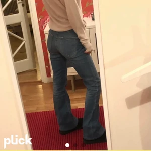 Zara jeans - Snygga bootcut zara jeans, har många liknande så säljer💞