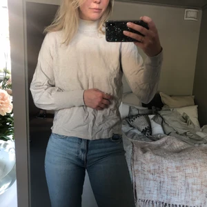 Beige tröja - Beige tunn stickad tröja från GinaTricot!