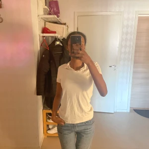 Armani tröja!  - Jag säljer min Armani tröja från humana som jag köpte för 500 men säljer för 350❤️ Jag säljer denna då den blev för liten på mig💕 för mer bilder eller om du har någon fråga är det bara att komma privat😁 kan både frakta eller mötas upp!