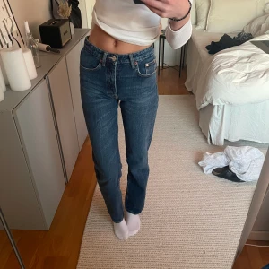 Zara jeans - Mörkblåa zara jeans, bra skick, jag är 180 cm lång