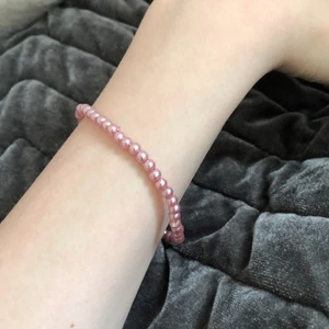 Pärlarmband  - Super snyggt pärlarmband som är 9cm lång 👌🏻❤️‍🔥💞💘