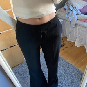 Lågmidjade kostymbyxor zara - Fina kostymbyxor från zara, långa!!☺️