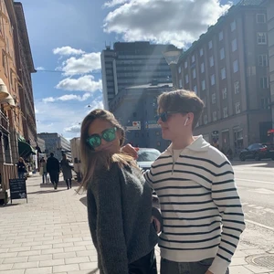 Chimi solglasögon  - Säljer pga att jag inte fått användning av dom! Använt 1 gång och det var då bilden togs, dvs superfint skick. Skitsnygga för att liva upp en tråkig outfit, speciellt nu mot ljusare tider! 😍