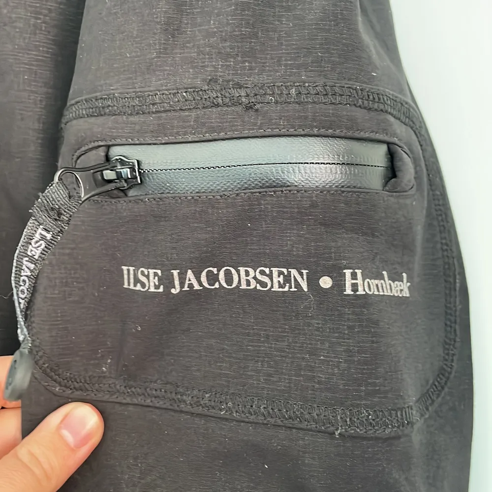 Ilse Jacobsen regnjacka dam, lång, storlek 38. Jackor.