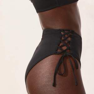 HELT NYA OCH OANVÄNDA. Slutsåld brazilian bikinitrosa från H&M strl 38. Såå himla fina! Pris kan diskuteras😊