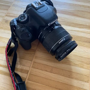 Canon EOS 550D (trasigt objektiv) - Säljer denna systemkamera från Canon
