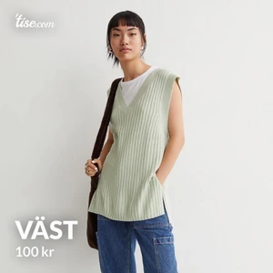 Väst / Slipover - Ribstickad Slipover som är ny och aldrig blivit använd. Etikett finns fortfarande kvar.   Storlek: S Pris : 100 Frakt: mellan 45-62 sårbart med Blå S-M påse. Kan mötas upp i Stockholm område🥰  Vid intresse för mer info och bilder skriva PM❤️