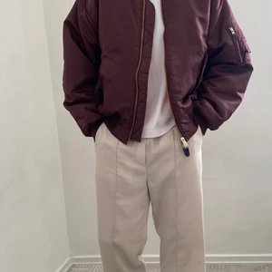 Baggy oversized bomberjacket - Size: M (fits bigger) Cond: 8/10 Bin: 499kr