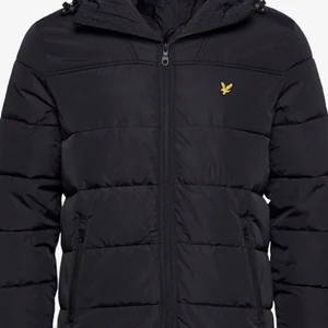 Lyle and scott jacka  - Säljer denna då den är för liten för mig och inte har användning av den längre, den är väldigt skön och är i bra skick 