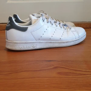 Stan smith skor - Stan smiths i använt skick. Storlek 41 och 1/3. Tänkte mig 150 kr + frakt 