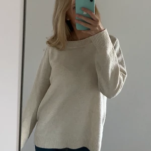 Stickad tröja  - Stickad tröja från vero moda, tog den i st L för ville att den skulle sitta lite slappt och mysigt 💕men ser ut som en S/M