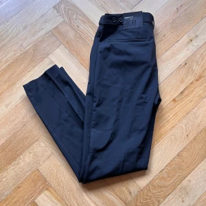 Helt nya kostymbyxor  - Helt nya kostymbyxor som inte passade - nypris 300:- (skinny fit)