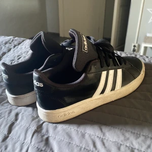 Adidas Grand Court - Jättefina skor, använda max 3 gånger då som var för små för mig💕