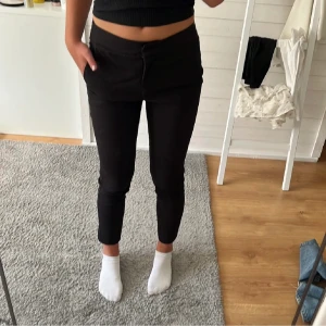 Kostymbyxor  - Kostymbyxor från zara, passar xs och s💕fint skick