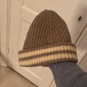 Our Legacy mössa - Stickad mössa från Our Legacy