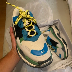 Balenciaga Triple-s - Grymma Balenciaga Triple s allt ingår! Enbart provade Så kallade playboi Carti edition 