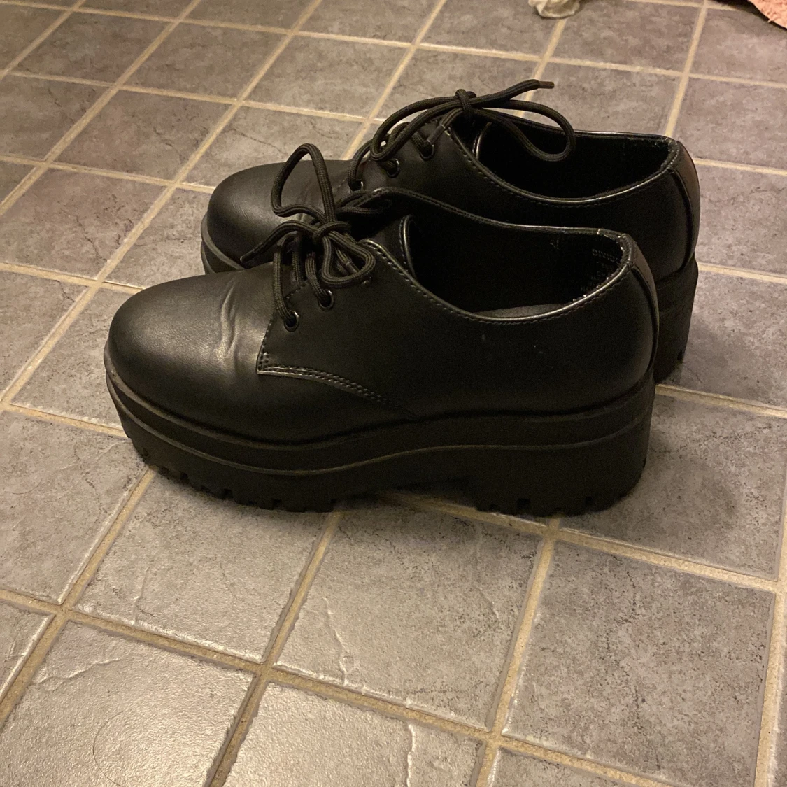 Svarta platåskor från Hm - 90