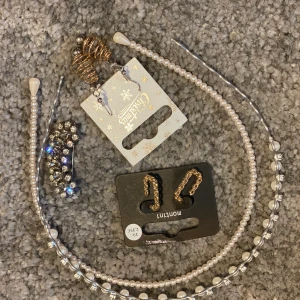 Smycken - Fina smycken jag inte har användning för, öronhängena är oanvända. Diademen är använda ett fåtal gånger och detsamma med ringarna och armbanden