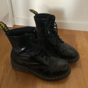 Dr Martens - Dr Martens i Strl 37. Säljes pga för stora.